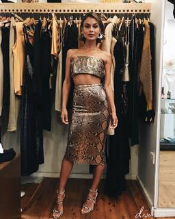 Nathalie Kelley feet photo thumbnail