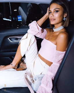 Nathalie Kelley feet photo thumbnail