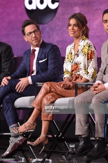 Nathalie Kelley feet photo thumbnail