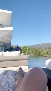 Nathalie Kelley feet photo thumbnail