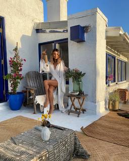 Nathalie Kelley feet photo thumbnail