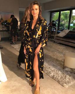 Nathalie Kelley feet photo thumbnail