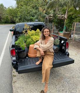 Nathalie Kelley feet photo thumbnail