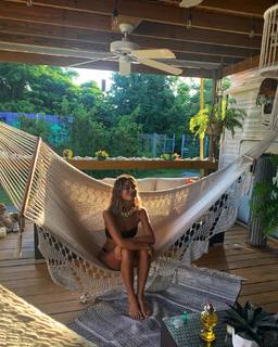 Nathalie Kelley feet photo thumbnail