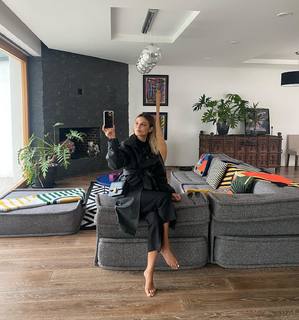 Nathalie Kelley feet photo thumbnail