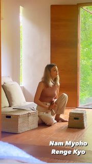 Nathalie Kelley feet photo thumbnail