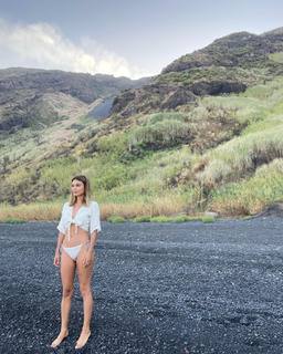 Nathalie Kelley feet photo thumbnail
