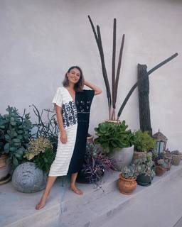 Nathalie Kelley feet photo thumbnail
