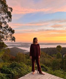 Nathalie Kelley feet photo thumbnail