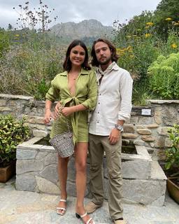 Nathalie Kelley feet photo thumbnail