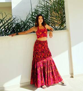 Nathalie Kelley feet photo thumbnail