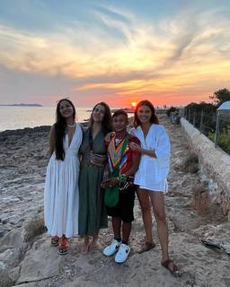Nathalie Kelley feet photo thumbnail