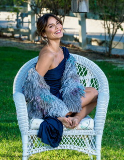 Nathalie Kelley feet photo thumbnail