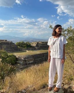 Nathalie Kelley feet photo thumbnail