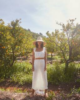 Nathalie Kelley feet photo thumbnail