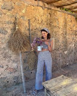 Nathalie Kelley feet photo thumbnail