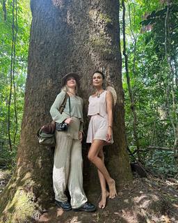 Nathalie Kelley feet photo thumbnail