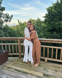 Nathalie Kelley feet photo thumbnail