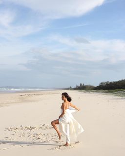 Nathalie Kelley feet photo thumbnail