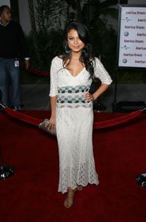 Nathalie Kelley feet photo thumbnail