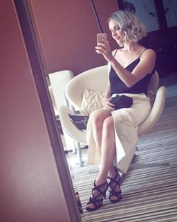 Nathalie Odzierejko feet photo thumbnail