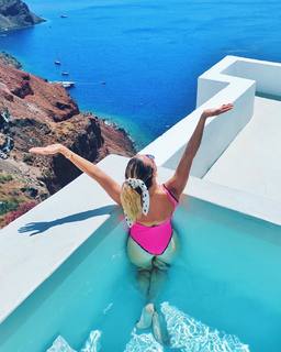 Nathalie Odzierejko feet photo thumbnail