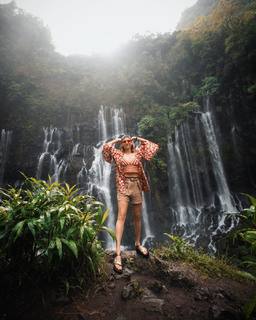 Nathalie Odzierejko feet photo thumbnail