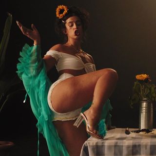 Nathy Peluso feet photo thumbnail