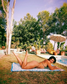 Nathy Peluso feet photo thumbnail