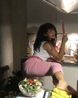 Nathy Peluso feet photo thumbnail