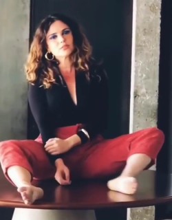 Nathália Rodrigues feet photo 9