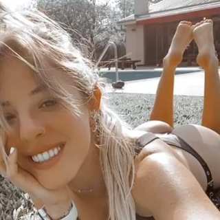 Nati Jota feet photo thumbnail