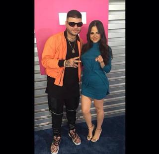 Natti Natasha feet photo thumbnail