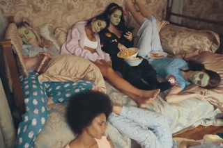 Natti Natasha feet photo thumbnail