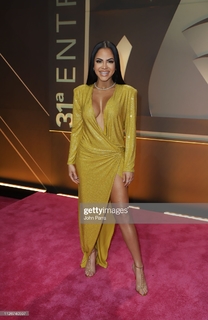 Natti Natasha feet photo thumbnail