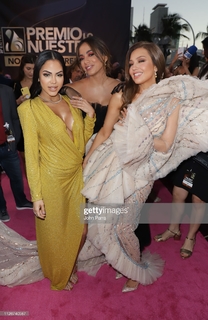 Natti Natasha feet photo thumbnail