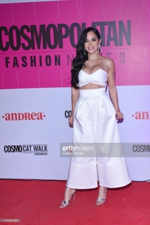 Natti Natasha feet photo thumbnail