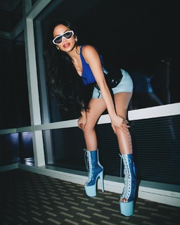 Natti Natasha feet photo thumbnail