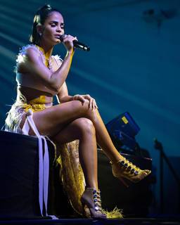 Natti Natasha feet photo thumbnail