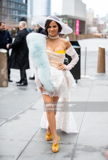 Natti Natasha feet photo thumbnail