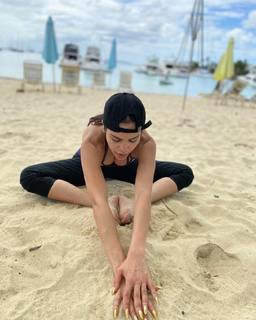 Natti Natasha feet photo thumbnail