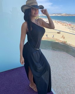 Natti Natasha feet photo thumbnail