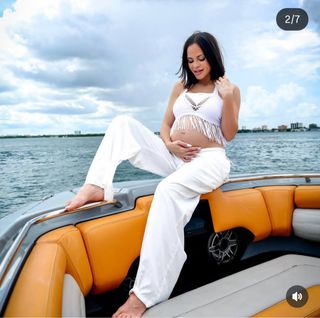 Natti Natasha feet photo thumbnail