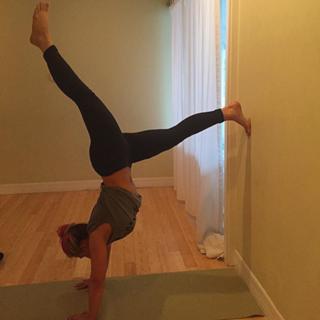 Nattie Neidhart feet photo thumbnail