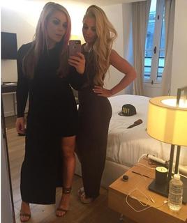 Nattie Neidhart feet photo thumbnail