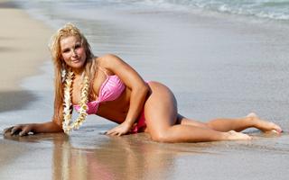 Nattie Neidhart feet photo thumbnail