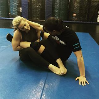 Nattie Neidhart feet photo thumbnail