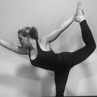 Nattie Neidhart feet photo thumbnail