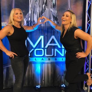 Nattie Neidhart feet photo thumbnail