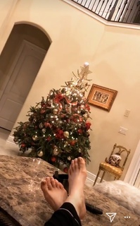 Nattie Neidhart feet photo thumbnail